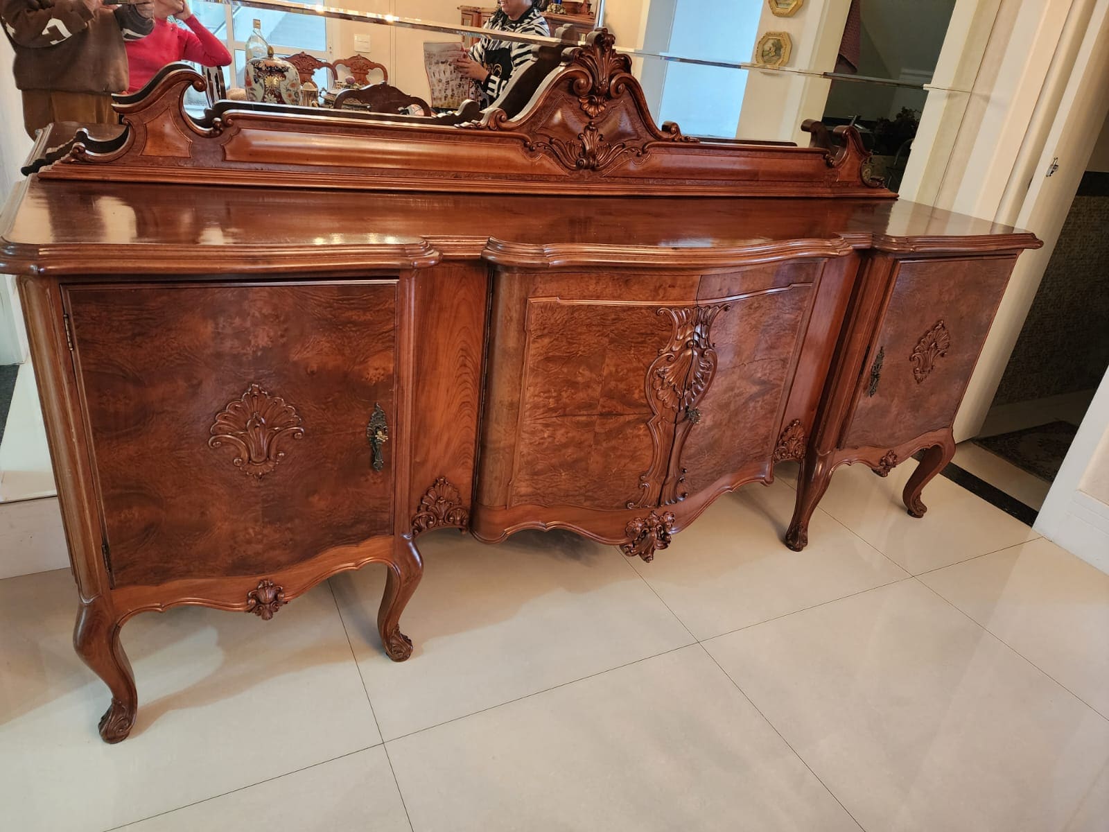 Placa de entrada da loja de antiguidades Família Vende Tudo no Morumbi